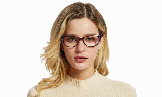 How to wear cat eye glasses for stylish look