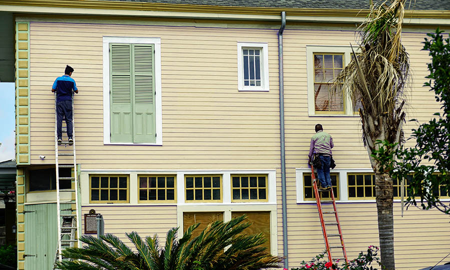 7 questions to ask when choosing a siding contractor