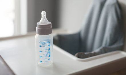 What kind of feeding bottle should you use for your baby?