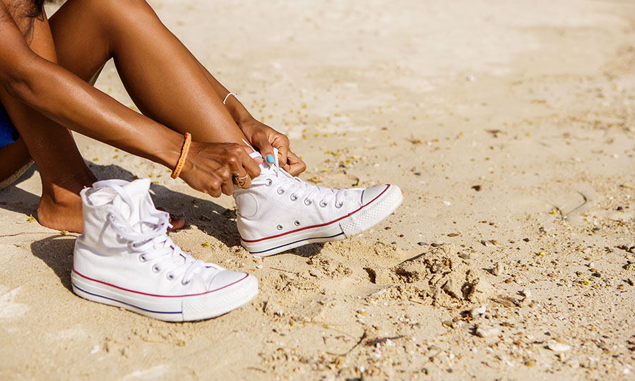 how to clean white converse in the washing machine