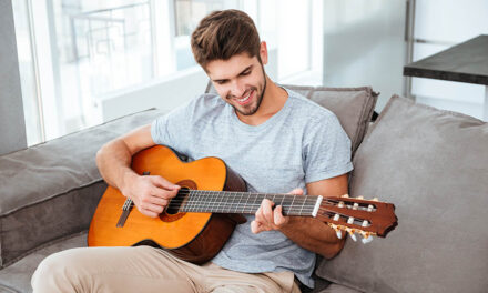 Electric vs. acoustic – which guitar is good for beginners?